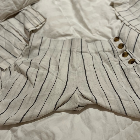 Gap's High Rise Wide-Leg Pants Smooth, lightweight. - Picture 3 of 12